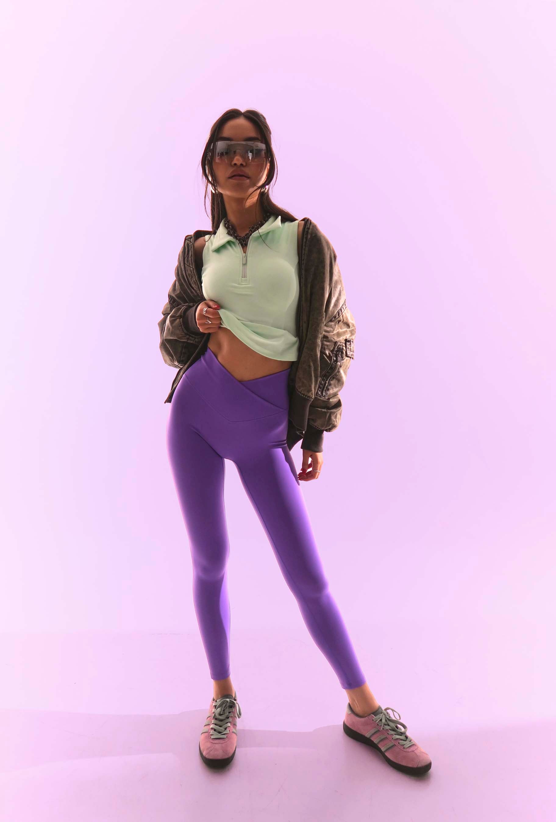 VividFlow V-Cut Purple Leggings