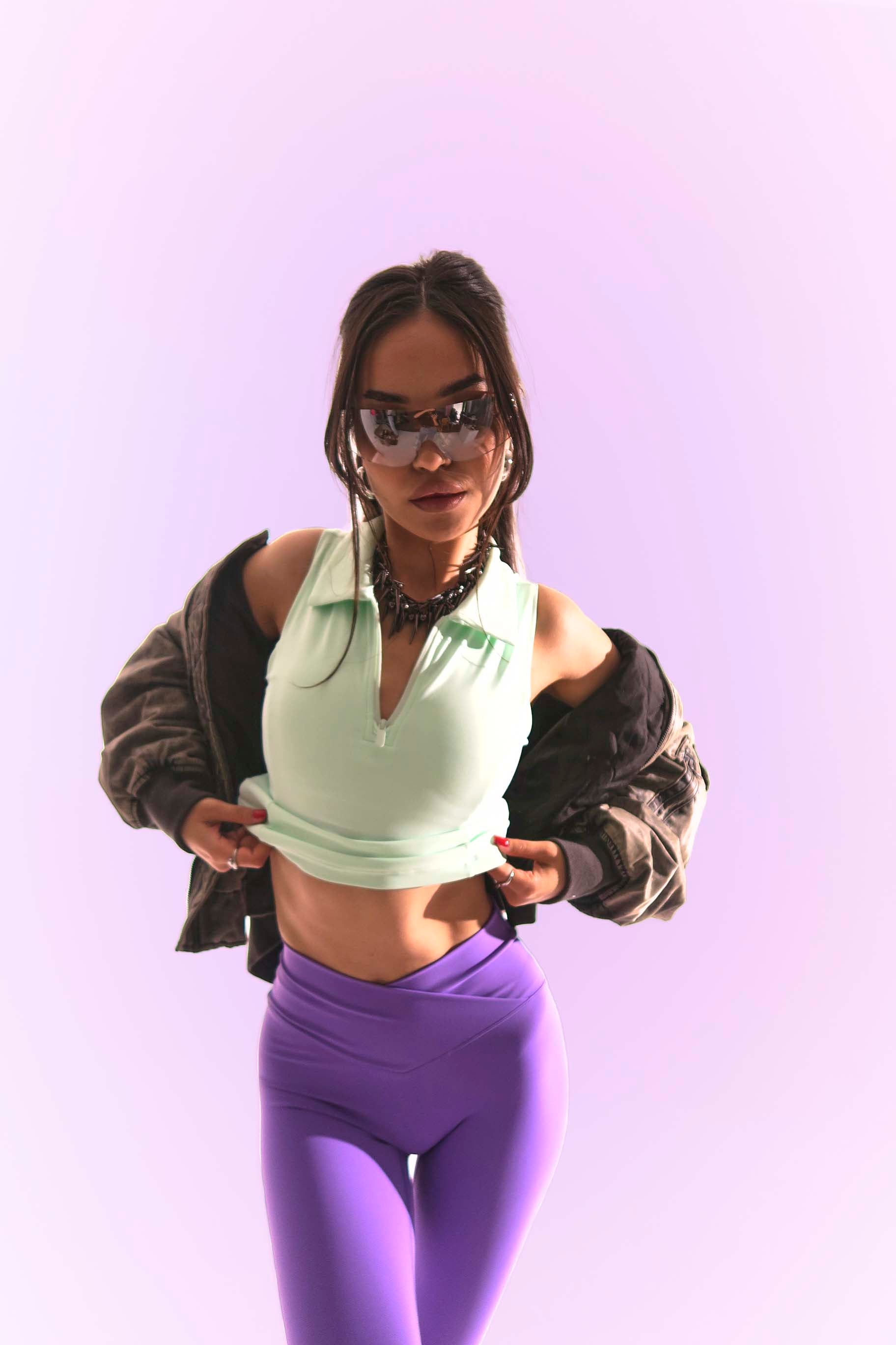 VividFlow V-Cut Purple Leggings