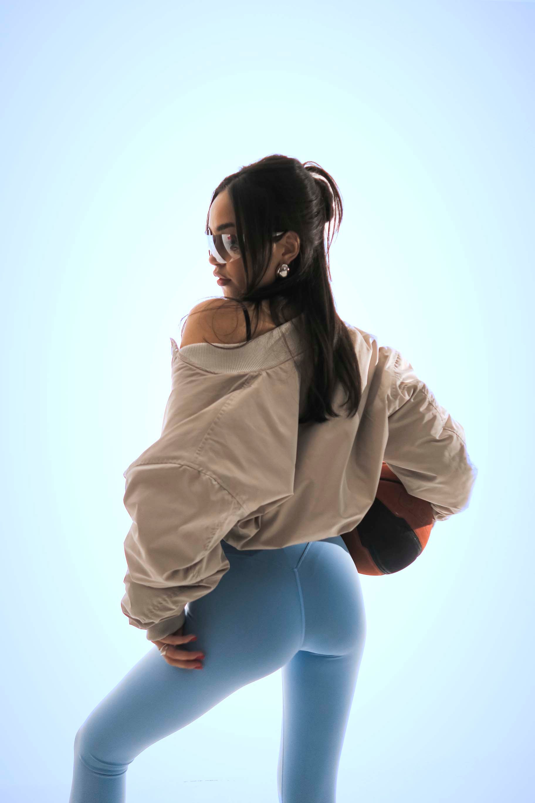VividFlow V-Cut Light-blue Leggings