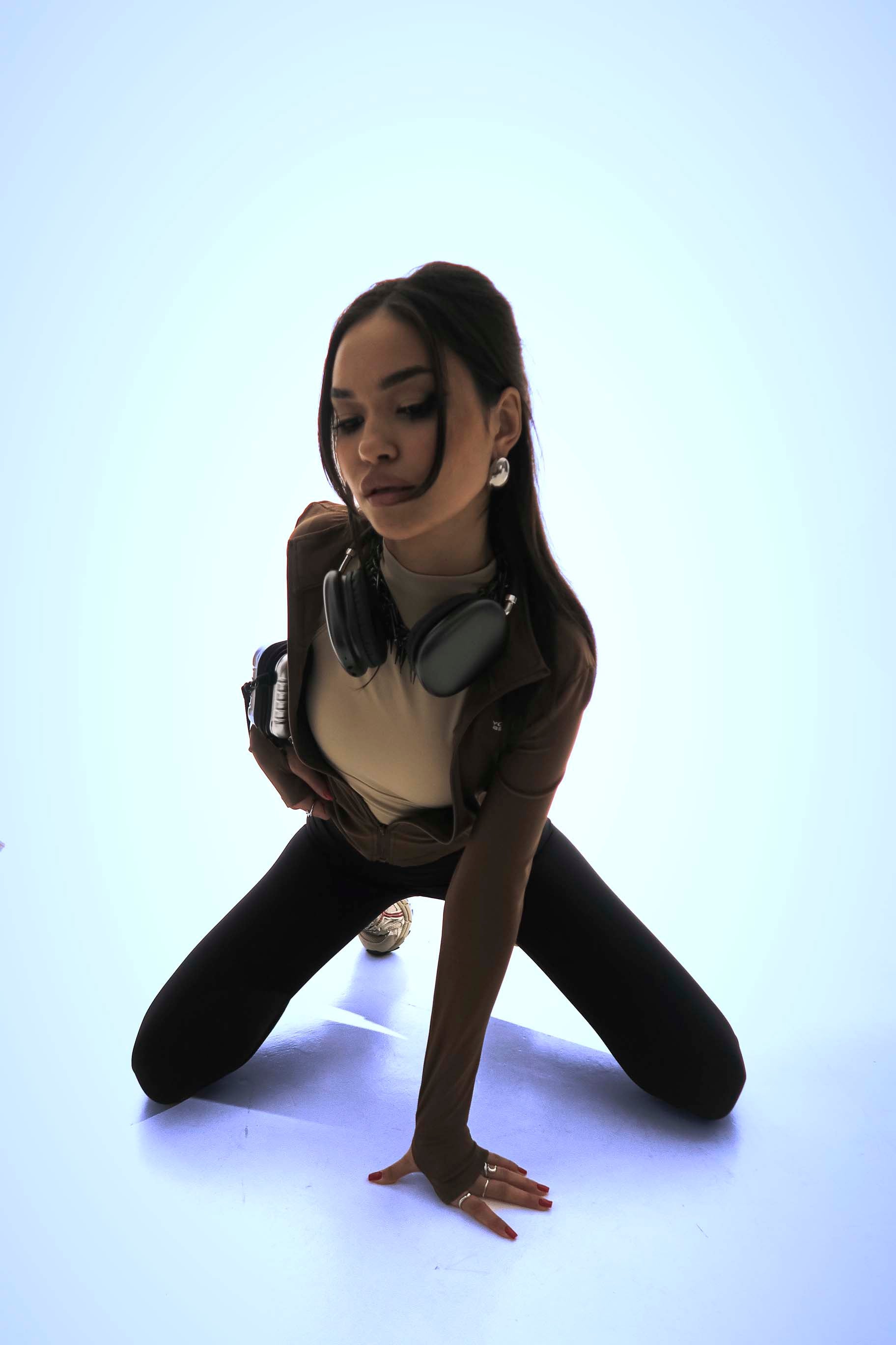 VividFlow V-Cut Black Leggings